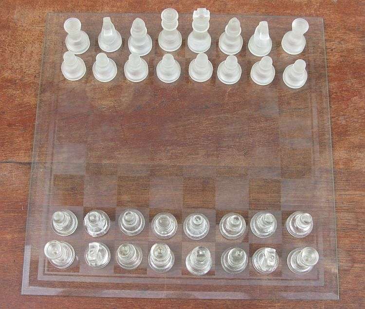 WOW !! A LARGE VINTAGE FROSTED AND CLEAR GLASS CHESS SET !!
