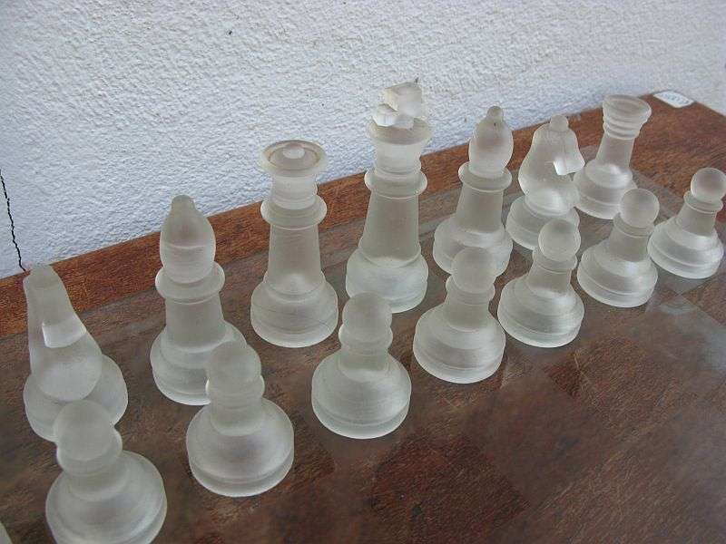 WOW !! A LARGE VINTAGE FROSTED AND CLEAR GLASS CHESS SET !!