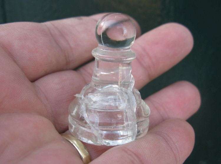 WOW !! A LARGE VINTAGE FROSTED AND CLEAR GLASS CHESS SET !!