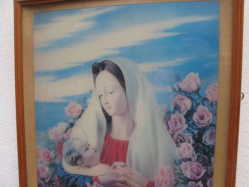 AN INTERESTING HOLOGRAPHIC / 3D WALL DECORATION DEPICTING MARY & BABY JESUS ...GREAT PIECE !!