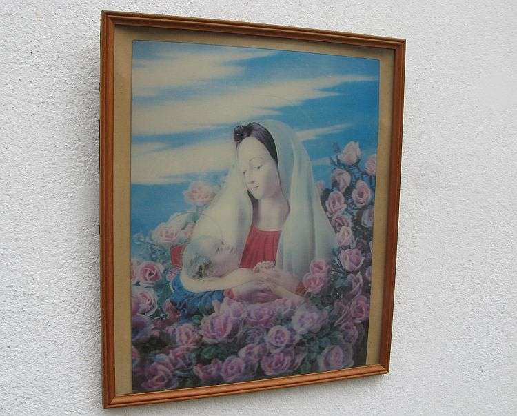 AN INTERESTING HOLOGRAPHIC / 3D WALL DECORATION DEPICTING MARY & BABY JESUS ...GREAT PIECE !!