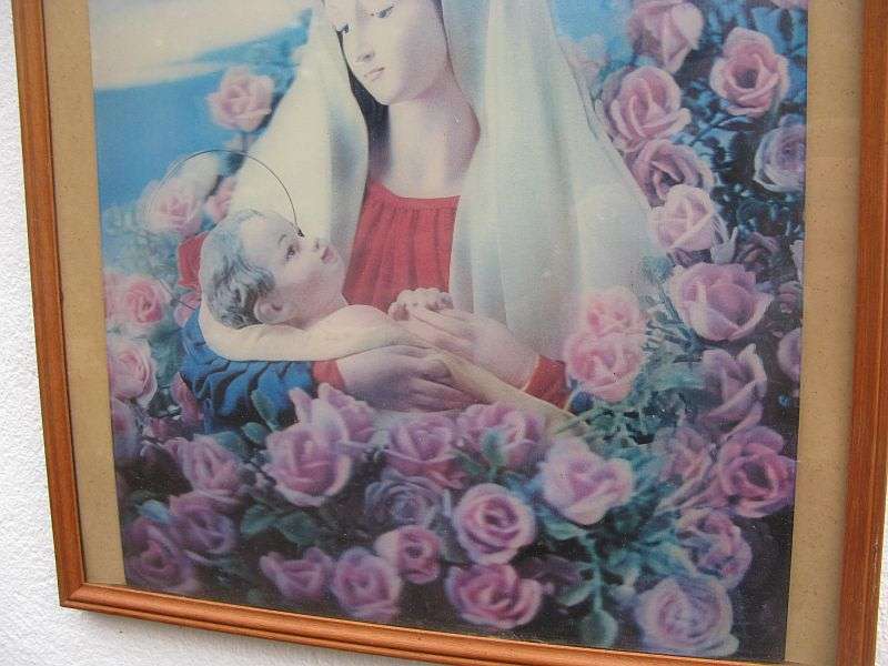 AN INTERESTING HOLOGRAPHIC / 3D WALL DECORATION DEPICTING MARY & BABY JESUS ...GREAT PIECE !!