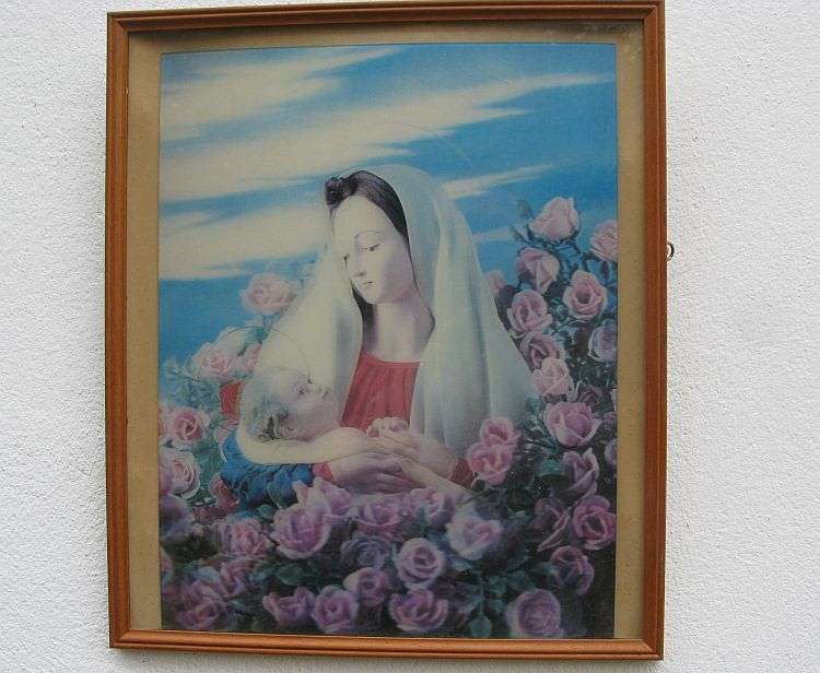 AN INTERESTING HOLOGRAPHIC / 3D WALL DECORATION DEPICTING MARY & BABY JESUS ...GREAT PIECE !!