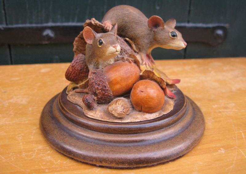 AN ADORABLE LIMITED EDITION SCULPTURE OF TWO MICE AND ACORNS BY COUNTRY COLLECTION OF KNYSNA...SWEET
