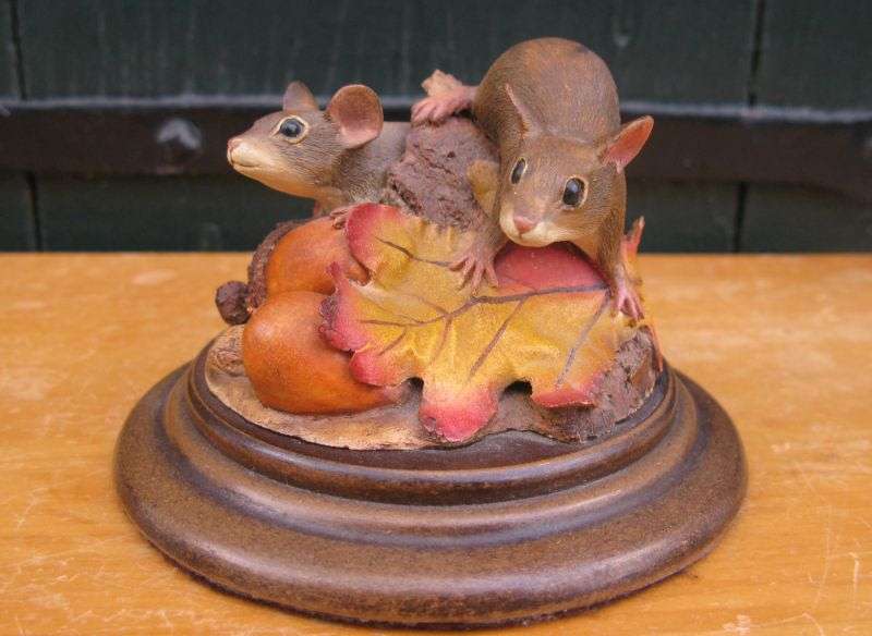 AN ADORABLE LIMITED EDITION SCULPTURE OF TWO MICE AND ACORNS BY COUNTRY COLLECTION OF KNYSNA...SWEET