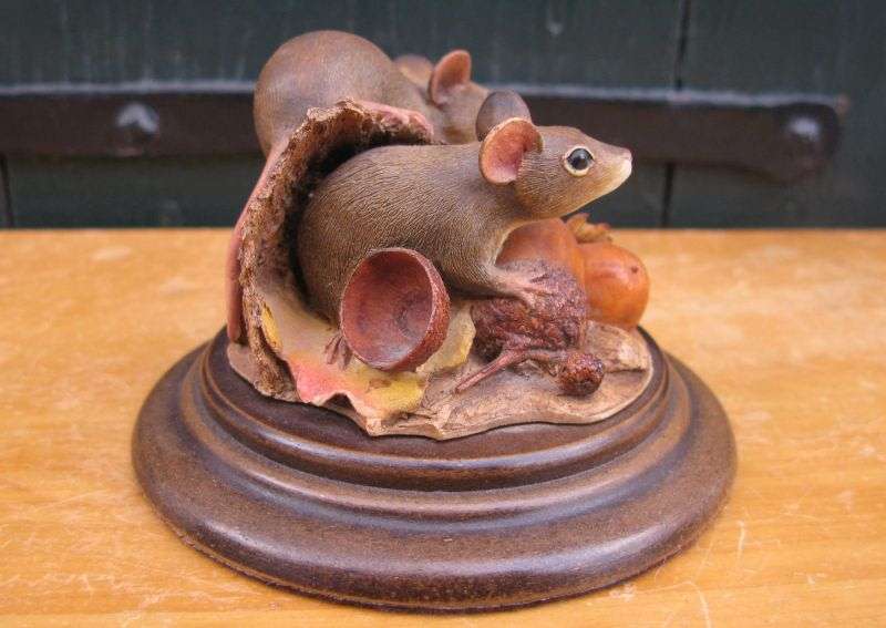 AN ADORABLE LIMITED EDITION SCULPTURE OF TWO MICE AND ACORNS BY COUNTRY COLLECTION OF KNYSNA...SWEET