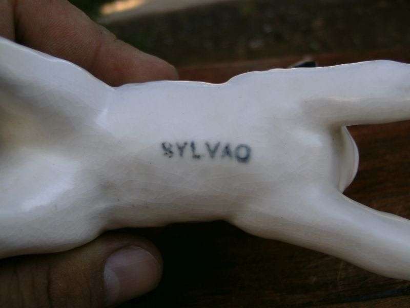 AN ADORABLE VINTAGE LAMB FIGURINE BY SYLVAC OF ENGLAND IN GREAT CONDITION ...NOT BA AAA AD !!