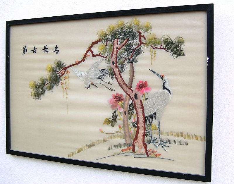 AN INTRICATELY DETAILED VINTAGE ORIENTAL EMBROIDERY DEPICTING STORKS !! EXCELLENT PIECE !!