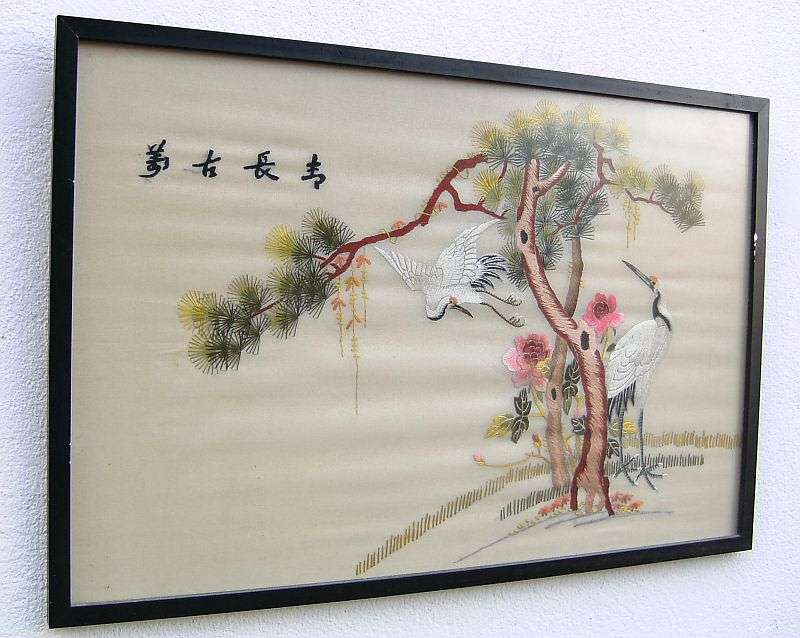 AN INTRICATELY DETAILED VINTAGE ORIENTAL EMBROIDERY DEPICTING STORKS !! EXCELLENT PIECE !!