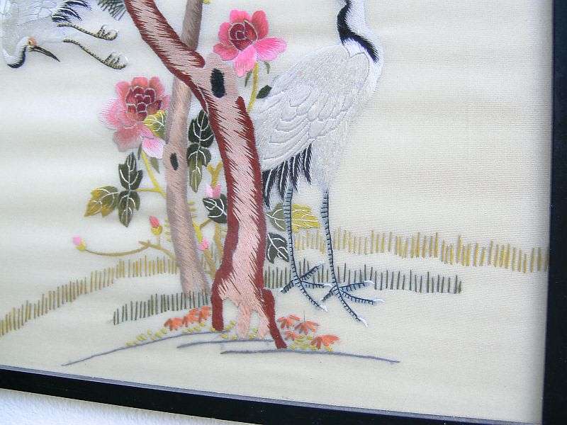 AN INTRICATELY DETAILED VINTAGE ORIENTAL EMBROIDERY DEPICTING STORKS !! EXCELLENT PIECE !!