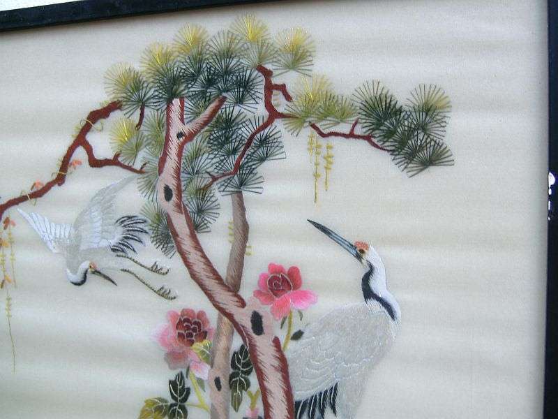 AN INTRICATELY DETAILED VINTAGE ORIENTAL EMBROIDERY DEPICTING STORKS !! EXCELLENT PIECE !!
