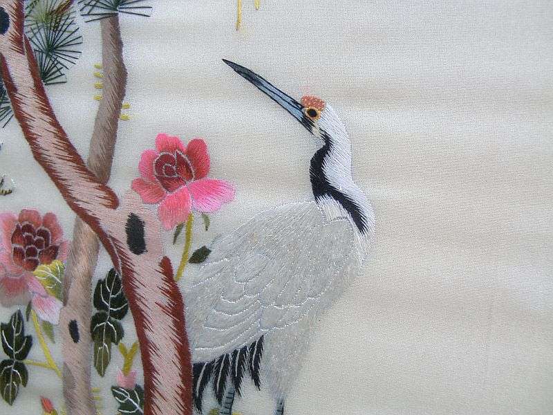 AN INTRICATELY DETAILED VINTAGE ORIENTAL EMBROIDERY DEPICTING STORKS !! EXCELLENT PIECE !!