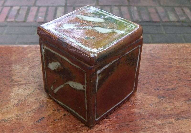 RARE FIND !! A VINTAGE POTTERY TEA CADDY / BOX BY WELL KNOWN ANDREW WALFORD
