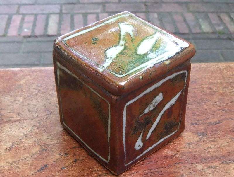 RARE FIND !! A VINTAGE POTTERY TEA CADDY / BOX BY WELL KNOWN ANDREW WALFORD