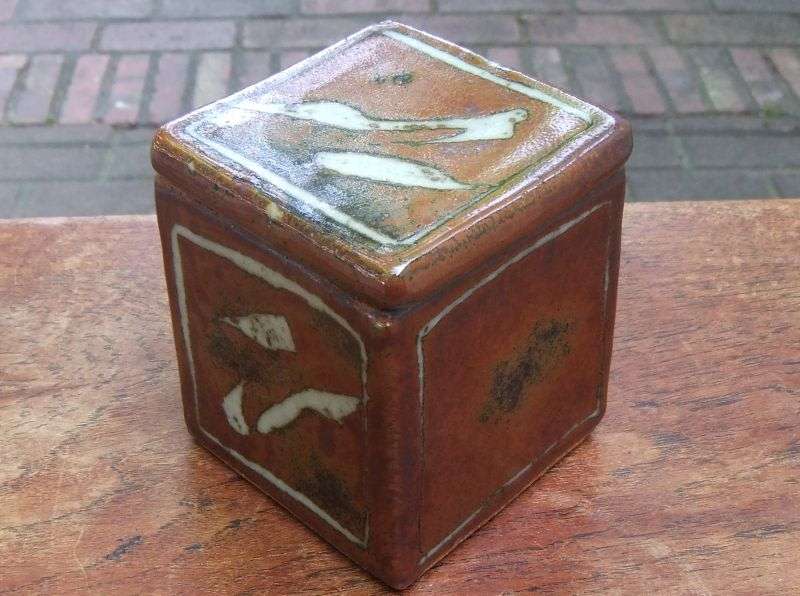 RARE FIND !! A VINTAGE POTTERY TEA CADDY / BOX BY WELL KNOWN ANDREW WALFORD