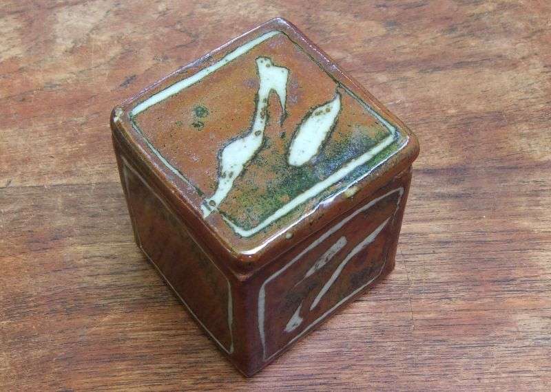 RARE FIND !! A VINTAGE POTTERY TEA CADDY / BOX BY WELL KNOWN ANDREW WALFORD