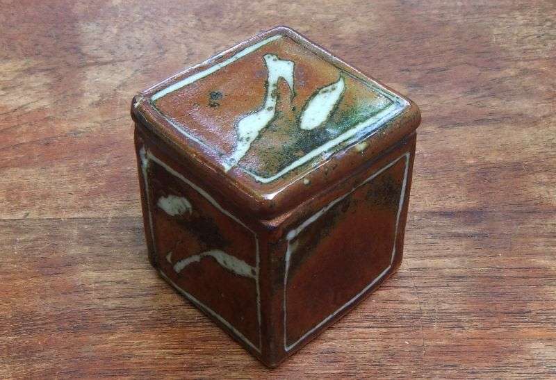 RARE FIND !! A VINTAGE POTTERY TEA CADDY / BOX BY WELL KNOWN ANDREW WALFORD