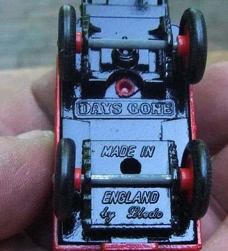 RARE !! CLUB MEMBER EDITION LLEDO DIE CAST METAL MODEL - HORSE AND CART - 1987 SPRING COLLECTION