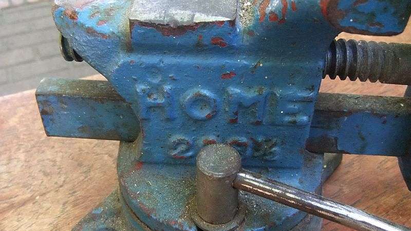 A VERY USEFUL VERY STURDY VERY HEAVY VERY GOOD QUALITY VINTAGE HOME HOBBY VICE