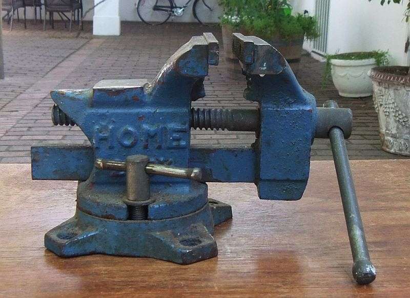 A VERY USEFUL VERY STURDY VERY HEAVY VERY GOOD QUALITY VINTAGE HOME HOBBY VICE