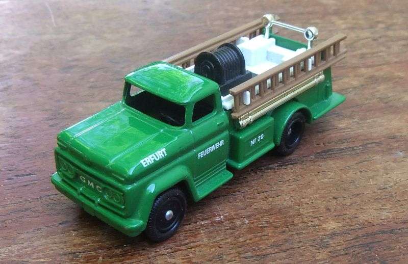 A VINTAGE DIE CAST METAL MODEL OF AN EMERGENCY VEHICLE BY LLEDO - HEAVIER VERSION !! QUALITY !!