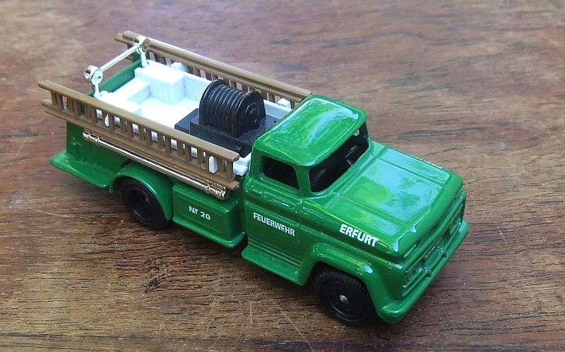 A VINTAGE DIE CAST METAL MODEL OF AN EMERGENCY VEHICLE BY LLEDO - HEAVIER VERSION !! QUALITY !!