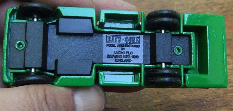 A VINTAGE DIE CAST METAL MODEL OF AN EMERGENCY VEHICLE BY LLEDO - HEAVIER VERSION !! QUALITY !!