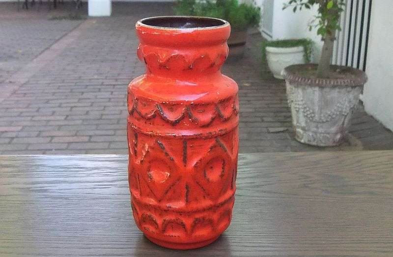 A STUNNING AND RARE VINTAGE POTTERY VASE BY WEST GERMAN MAKER BAY POTTERY !! HIGH VALUE PIECE !!