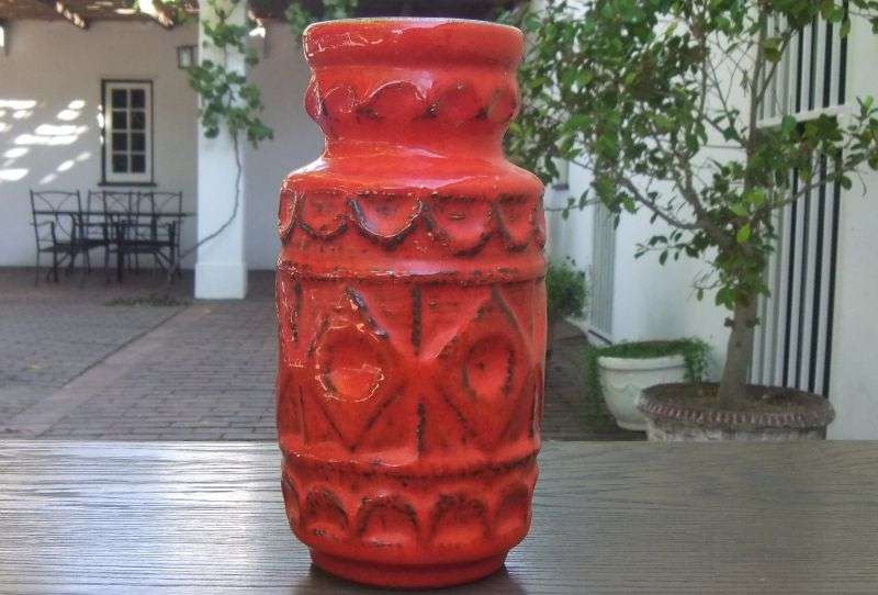 A STUNNING AND RARE VINTAGE POTTERY VASE BY WEST GERMAN MAKER BAY POTTERY !! HIGH VALUE PIECE !!