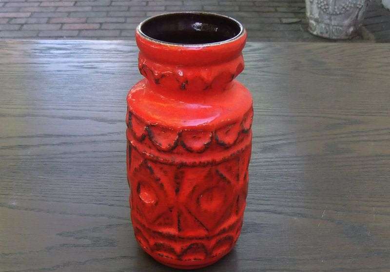 A STUNNING AND RARE VINTAGE POTTERY VASE BY WEST GERMAN MAKER BAY POTTERY !! HIGH VALUE PIECE !!