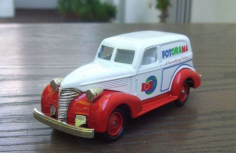 A COOL VINTAGE DIE CAST METAL MODEL BY LLEDO ADVERTISING "FOTORAMA - A WORLD OF COLOUR " BOXED !!