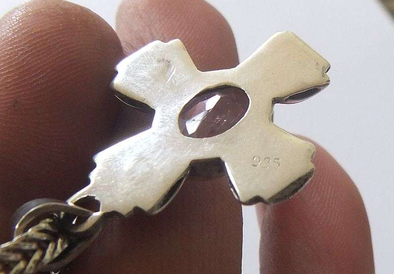 A STRONG AND STURDY "WEAVED" STERLING SILVER NECKLACE WITH A FACETED PURPLE STONE SET SILVER CROSS