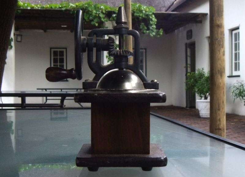 SWEET !! A VINTAGE PEPPER GRINDER IN GOOD CONDITION !! SO OLD SCHOOL !!