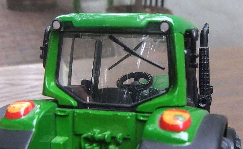 AN AWESOME QUALITY DIE CAST METAL MODEL OF A ""JOHN DEERE "" TRACTOR WITH RUBBER TYRES BY SIKU !!