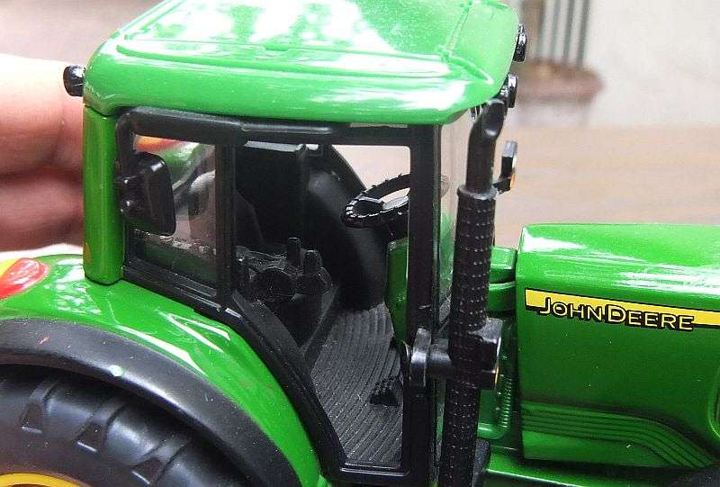 AN AWESOME QUALITY DIE CAST METAL MODEL OF A ""JOHN DEERE "" TRACTOR WITH RUBBER TYRES BY SIKU !!