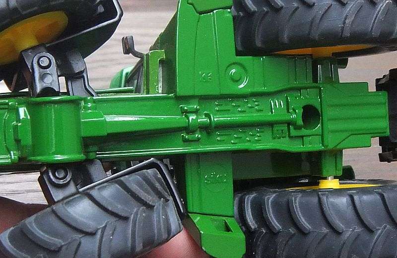 AN AWESOME QUALITY DIE CAST METAL MODEL OF A ""JOHN DEERE "" TRACTOR WITH RUBBER TYRES BY SIKU !!