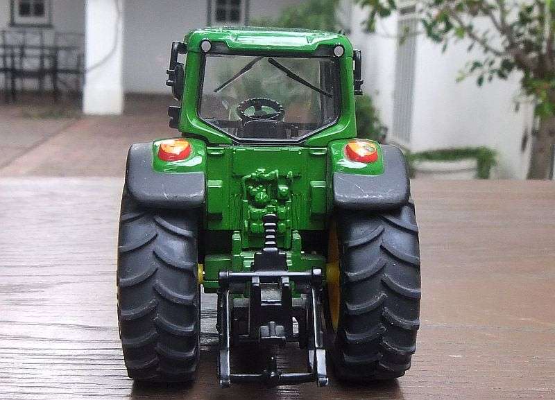 AN AWESOME QUALITY DIE CAST METAL MODEL OF A ""JOHN DEERE "" TRACTOR WITH RUBBER TYRES BY SIKU !!