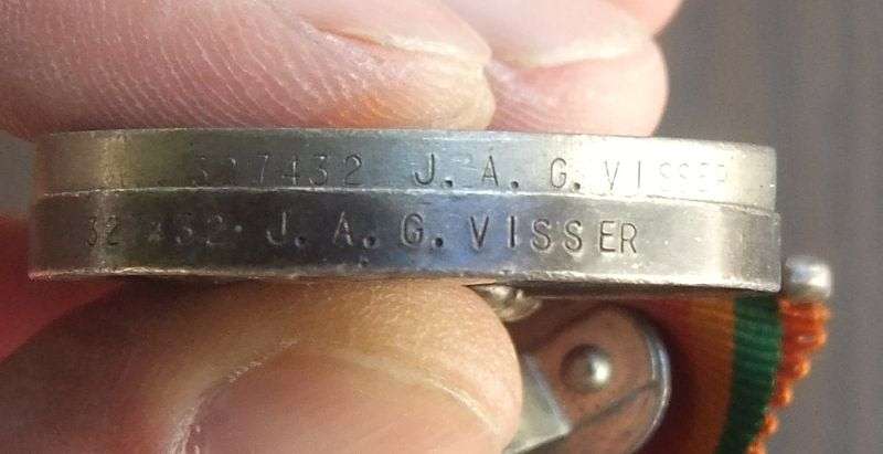 AN AWESOME FULL SIZED SET OF WW2 MEDALS PLUS EXTRA MEDALLIONS AND BITS N BOBS !! BID FOR ALL !!