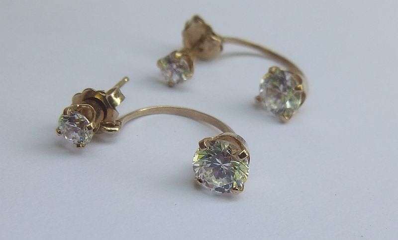 WOW !! AN ELEGANT SOLID 14 CT GOLD PAIR OF DANGLING EARRINGS SET WITH BEAUTIFUL FACETED STONES !!