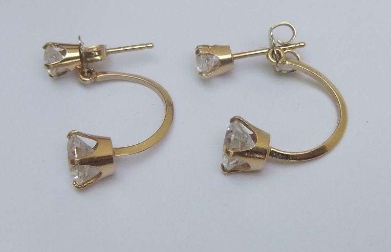 WOW !! AN ELEGANT SOLID 14 CT GOLD PAIR OF DANGLING EARRINGS SET WITH BEAUTIFUL FACETED STONES !!