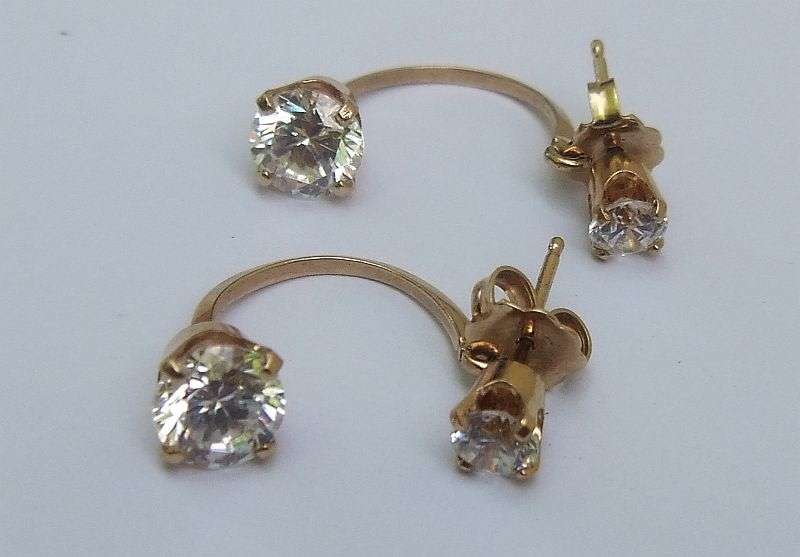 WOW !! AN ELEGANT SOLID 14 CT GOLD PAIR OF DANGLING EARRINGS SET WITH BEAUTIFUL FACETED STONES !!