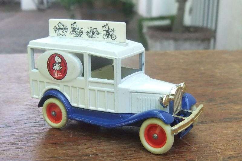 A BOXED LLEDO DIE CAST METAL MODEL ISSUED TO ADVERTISE THE COMMONWEALTH GAMES SCOTLAND 1986