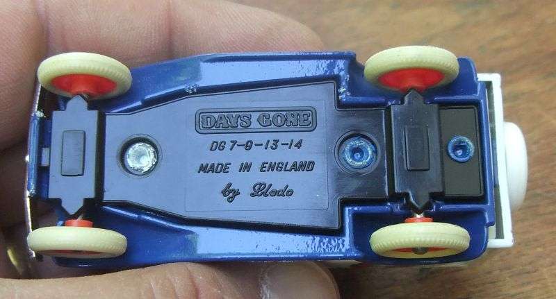 A BOXED LLEDO DIE CAST METAL MODEL ISSUED TO ADVERTISE THE COMMONWEALTH GAMES SCOTLAND 1986