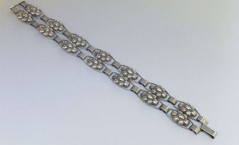 A GORGEOUS MID CENTURY SOLID STERLING SILVER BRACELET BY DANISH DESIGNER JOHN L ....RARE !!