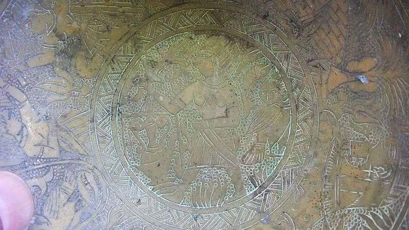 WOW !! LOOK CAREFULLY !! A BEAUTIFULLY DETAILED BRASS BOWL - EGYPTIAN THEME ON THE INSIDE