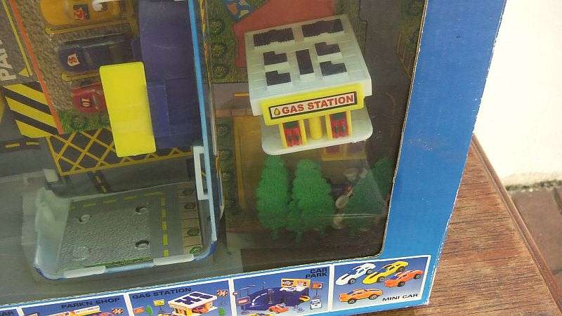 COOL TOY !! SUPER CITY VAN - SEE PICS....KEEPS THE LITTLE ONES BUSY FOR HOURS !!