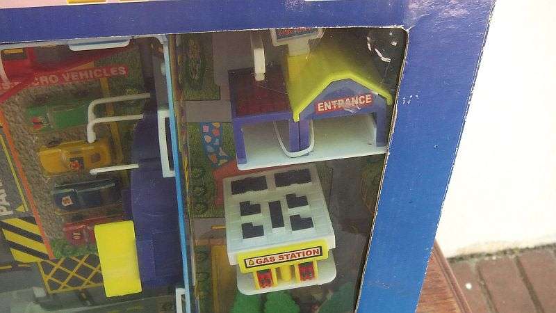 COOL TOY !! SUPER CITY VAN - SEE PICS....KEEPS THE LITTLE ONES BUSY FOR HOURS !!