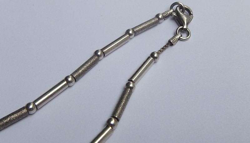 A GORGEOUS SOLID ITALIAN STERLING SILVER NECKLACE ...MUST SEE...SUPERB QUALITY AND CONDITION !!