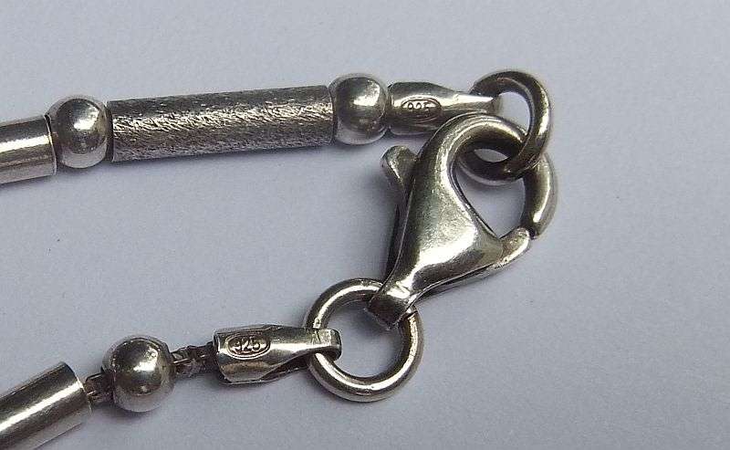 A GORGEOUS SOLID ITALIAN STERLING SILVER NECKLACE ...MUST SEE...SUPERB QUALITY AND CONDITION !!