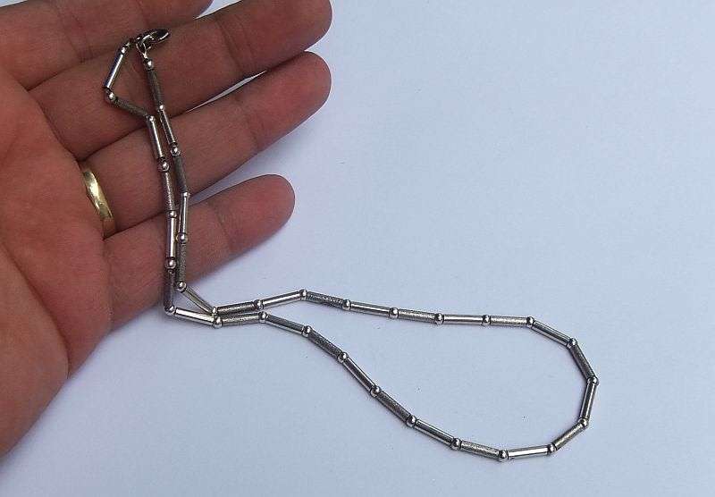 A GORGEOUS SOLID ITALIAN STERLING SILVER NECKLACE ...MUST SEE...SUPERB QUALITY AND CONDITION !!